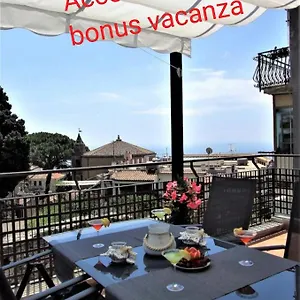 la-petite-maison-taormina.taorminaitalyhotels.com/